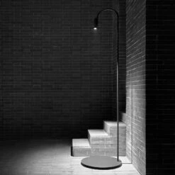 FLOS Caule Floor 4 Außenstehlampe 2.700 K, Schwarz -FLOS 3510889 1